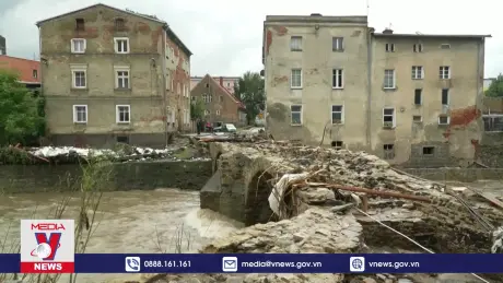 Người dân Đông và Trung Âu gồng mình chống lũ