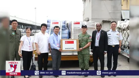 Tiếp nhận hàng viện trợ khẩn cấp của Chính phủ Singapore