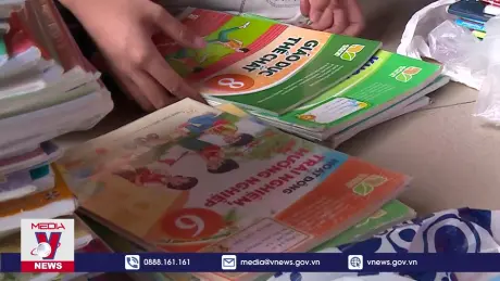 Gấp rút đảm bảo đủ sách giáo khoa cho học sinh vùng lũ