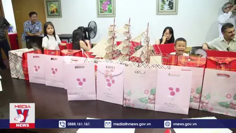 Đại sứ quán Việt Nam tại Israel ủng hộ đồng bào bị bão lụt