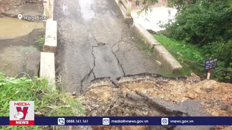 Hòa Bình sập cầu Ngòi Móng trên đường tỉnh 445