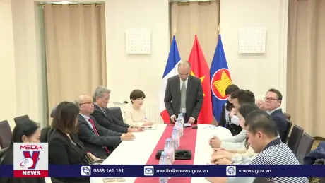 Đại sứ quán Việt Nam cùng kiều bào Pháp hướng về nạn nhân bão Yagi