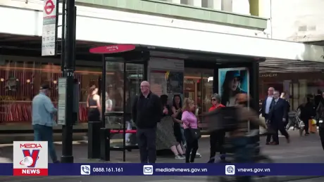 Nợ công của Anh lần đầu ngang bằng GDP