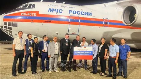 Chuyên cơ chở hơn 35 tấn hàng hóa viện trợ nhân đạo của Nga cho Việt Nam khắc phục hậu quả bão số 3 (Yagi) đến Hà Nội