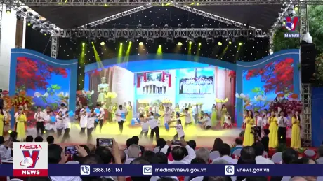 Trường THPT chuyên Phan Bội Châu đón nhận Huân chương Độc lập hạng Nhì