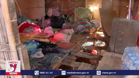 Thắm đượm tình nghĩa Việt Nam - Lào sau bão lũ