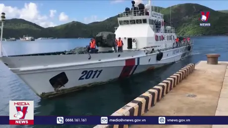 Tàu Cảnh sát Biển 2011 tìm kiếm ngư dân mất tích trên biển