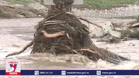 Mưa lũ gây thương vong tại Nhật Bản