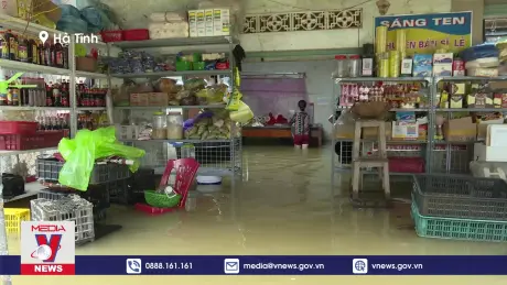 Người dân Hà Tĩnh chịu ảnh hưởng của mưa lũ