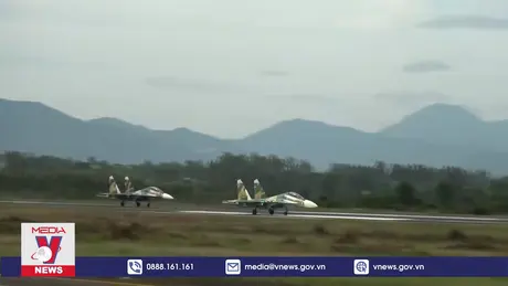 Không quân Việt Nam diễn tập bắn, ném bom đạn thật