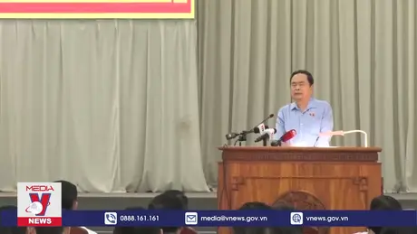 Chủ tịch Quốc hội tiếp xúc cử tri tại Hậu Giang