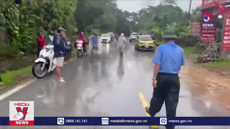 Phân luồng giao thông, khắc phục sạt lở tại Hà Giang