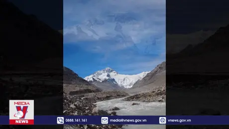 'Nóc nhà thế giới' Everest đang cao lên