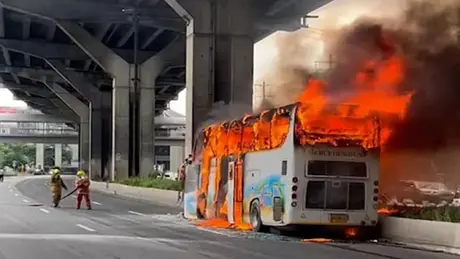 Cháy xe buýt chờ 44 học sinh và giáo viên tại Thái Lan