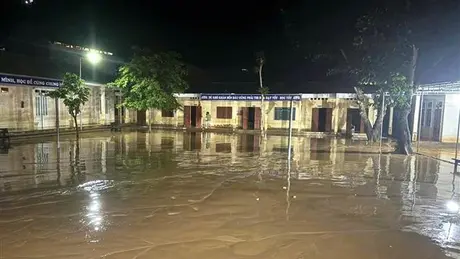 Lũ quét bất ngờ, cô lập 4 bản ở Nghệ An