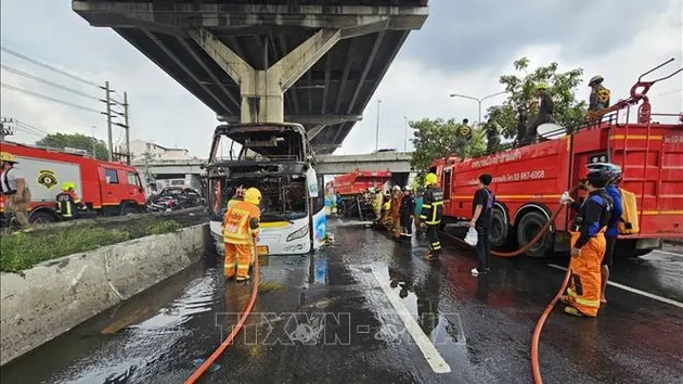 Bắt giữ lái xe trong vụ cháy xe buýt ở ngoại ô Bangkok khiến 23 người tử vong

