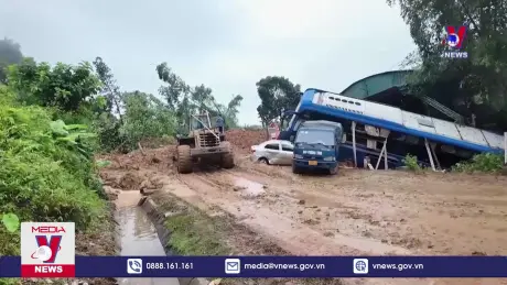 Hà Giang khắc phục sạt lở đất trên tuyến QL 2