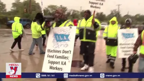 Công nhân cảng biển Mỹ đình công quy mô lớn