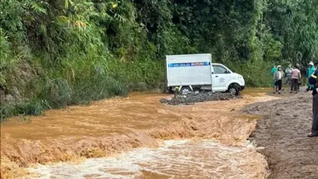 Lâm Đồng: Tìm thấy thi thể lái xe bị lũ cuốn khi xe tải qua đập tràn