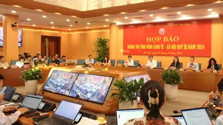 Vụ giáo viên có cử chỉ thân mật với nam sinh trong lớp học: Sở Giáo dục và Đào tạo Hà Nội nói gì?