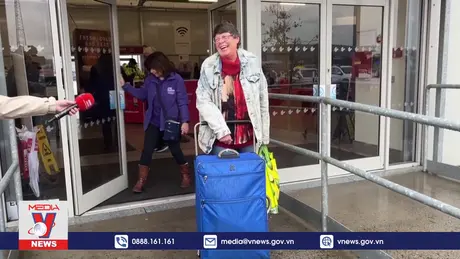 Tàu du lịch quanh thế giới khởi hành sau 4 tháng mắc kẹt