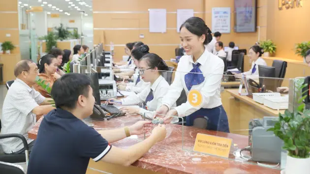 Tiền gửi phá kỷ lục: Câu chuyện đằng sau những con số