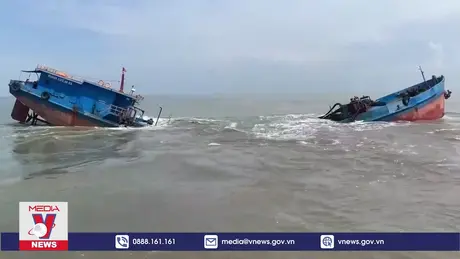 Cứu nạn thành công 6 thuyền viên vào bờ an toàn