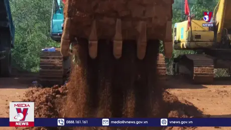 Giữa tháng 10 sẽ lắp đặt 4 nhà ở khu tái định cư Làng Nủ