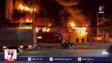 Siêu thị điện máy ở An Giang bị cháy rụi lúc rạng sáng