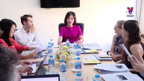 Không gian Pháp ngữ: Lan Hương và niềm đam mê sáng tác tranh đinh chỉ