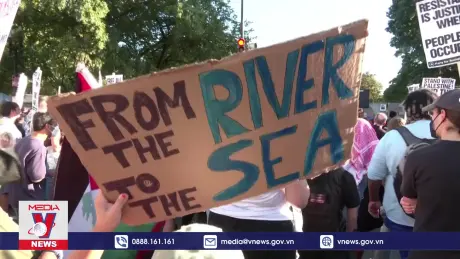 Thế giới biểu tình phản đối căng thẳng leo thang