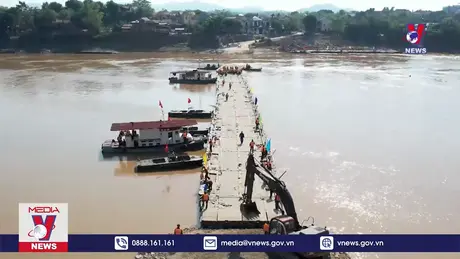 Cầu phao Phong Châu hoạt động trở lại