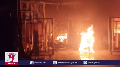 Hỏa hoạn thiêu rụi 3 căn nhà của người dân trong đêm ở Cà Mau