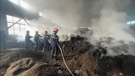 Cháy lớn tại nhà máy chè, 8 tấn hàng bị thiêu rụi