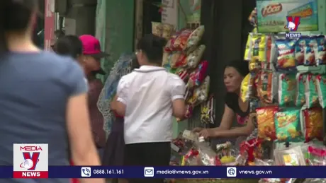 Cảnh giác quà vặt gần cổng trường học