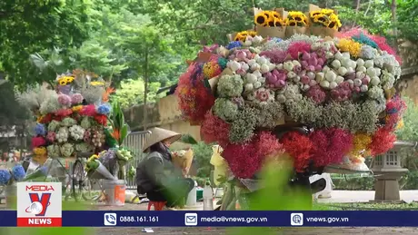 Xe hoa chở mùa thu Hà Nội