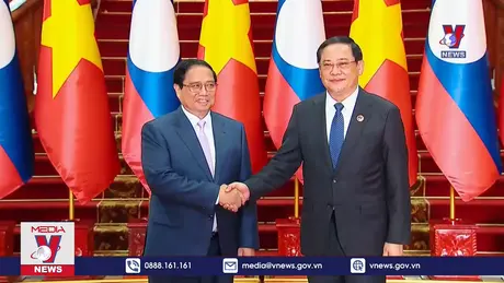Thủ tướng Phạm Minh Chính gặp Thủ tướng Lào