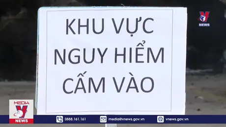Hàng nghìn công nhân công ty bị cháy nhà xưởng đã đi làm trở lại