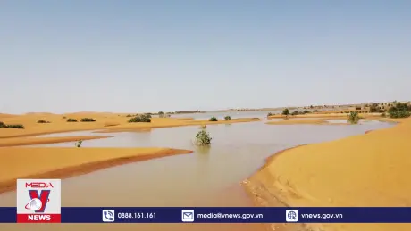 Lũ lụt hiếm thấy trên sa mạc Sahara ở Maroc