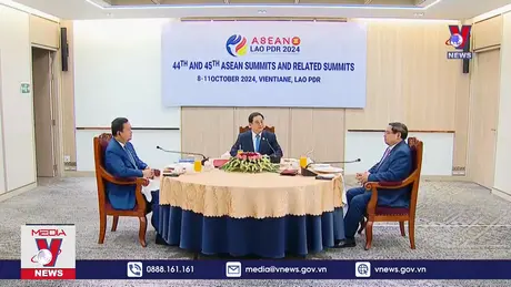 Thủ tướng 3 nước Việt Nam - Campuchia - Lào cùng ăn sáng làm việc