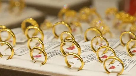 Giá vàng nhẫn và vàng miếng SJC cùng giảm mạnh