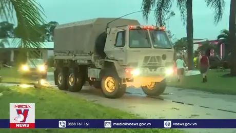 Siêu bão Milton tiếp tục hạ cấp