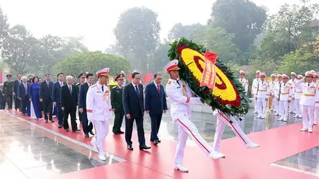 70 năm Giải phóng Thủ đô: Lãnh đạo Đảng, Nhà nước vào Lăng viếng Chủ tịch Hồ Chí Minh