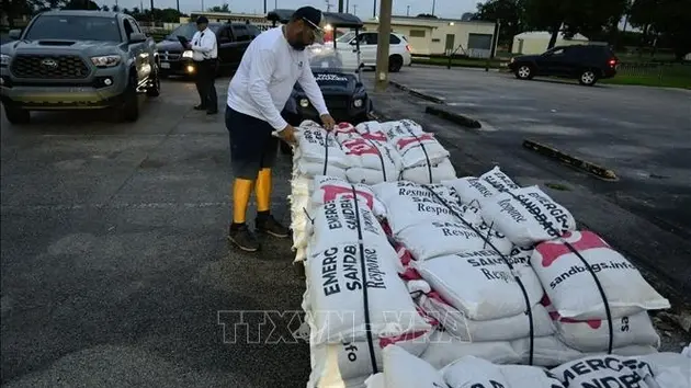 Bão Milton với sức gió 209km/giờ sẽ đổ bộ vào bang Florida, Mỹ