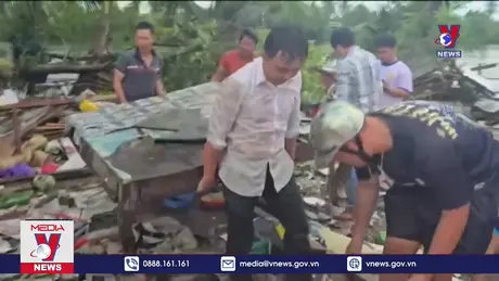 Lốc xoáy ở Cà Mau khiến 6 người bị thương