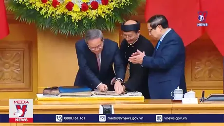 Hai thủ tướng trải nghiệm in tranh Đông Hồ và tham quan triển lãm sản phẩm nông nghiệp