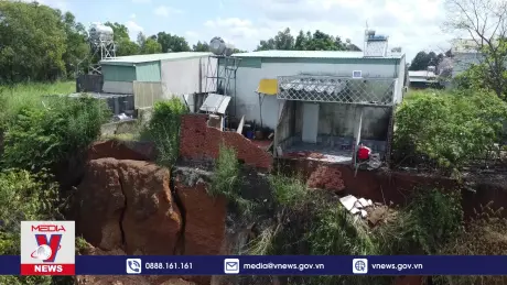 Nhiều nhà dân bị sạt lở nghiêm trọng sau thiên tai