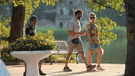 Thời tiết ngày 14/10: Bắc Bộ nắng hanh, Nam Bộ mưa dông