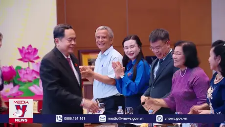 Gặp mặt các đại biểu nhận Giải thưởng Vừ A Dính