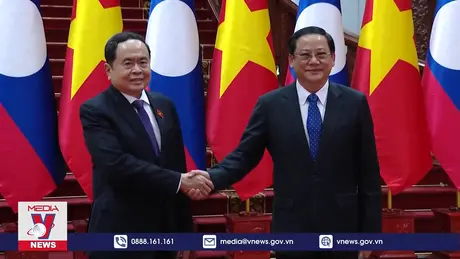 Chủ tịch Quốc hội Trần Thanh Mẫn hội kiến Thủ tướng Lào